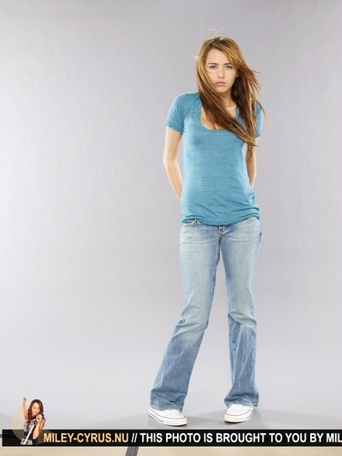 hannah-montana-the-movie-promo-photoshoot-set-1-miley-cyrus-8703189-375-500